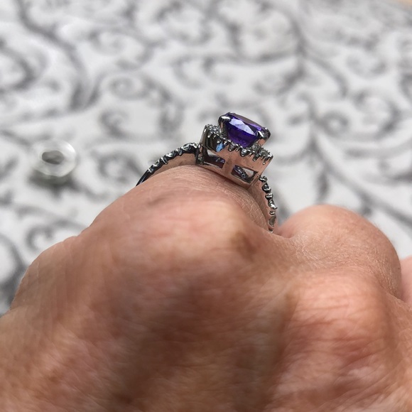 Ring - Picture 2 of 6